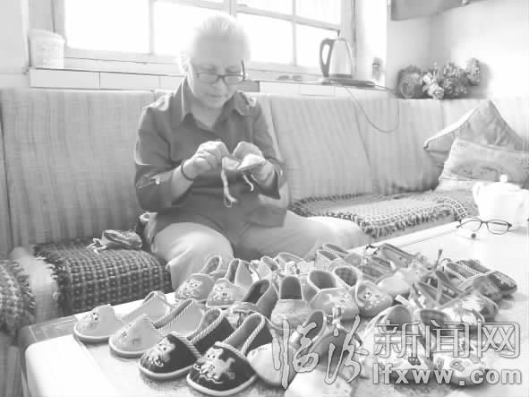 臨汾古稀老人與她的手工布鞋