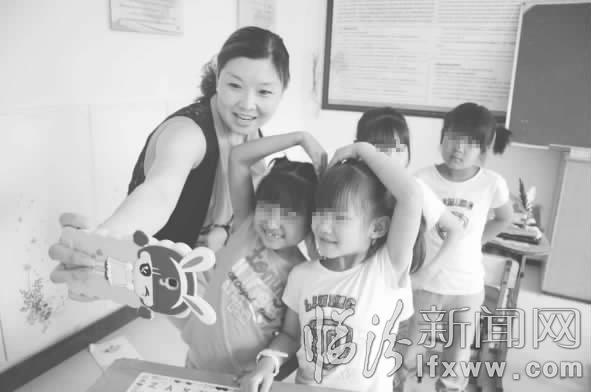 臨汾紅絲帶學校14名孩子加入少先隊