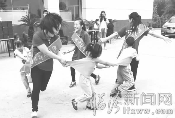 臨汾紅絲帶學校14名孩子加入少先隊