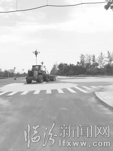 臨汾市公路曬糧 緣何屢禁不止?