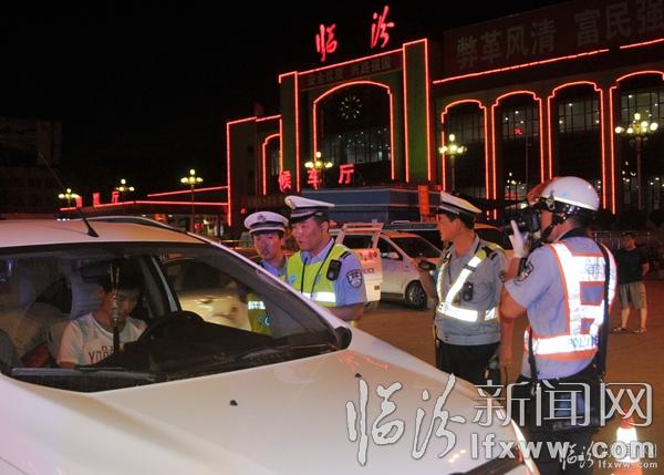 6月18日晚,臨汾交警大會(huì)戰(zhàn)第一次夜查 (4).jpg