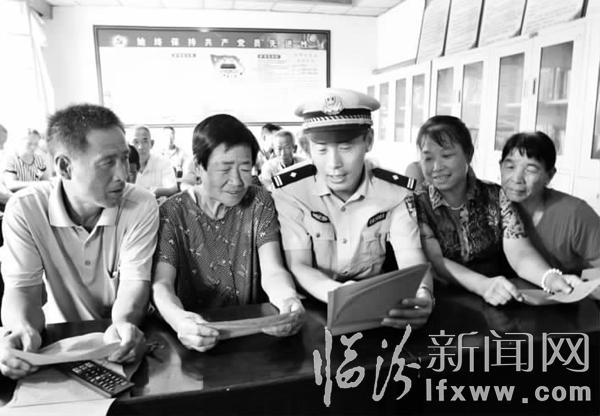 襄汾縣公安局交警大隊引深“大會戰(zhàn)”宣傳教育工作