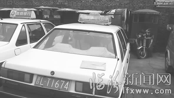 臨汾“黑車(chē)”躲避檢查欲偽裝 弄巧成拙露馬腳