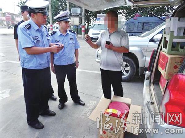 堯都區公安局交警大隊空港中隊查獲一起非法運輸煙花爆竹案件