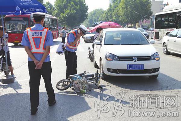 臨汾十字路口看交通文明