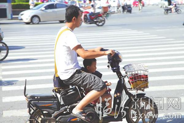 臨汾十字路口看交通文明