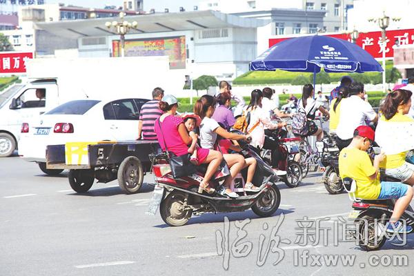 臨汾十字路口看交通文明