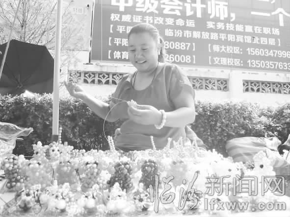 臨汾“串珠達人”李秋菊:一雙巧手編盡世間物