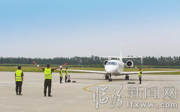 臨汾民航機場迎來首架校驗飛機