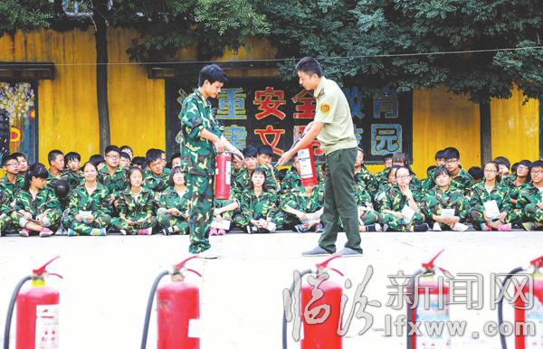 新生消防“軍訓(xùn)”