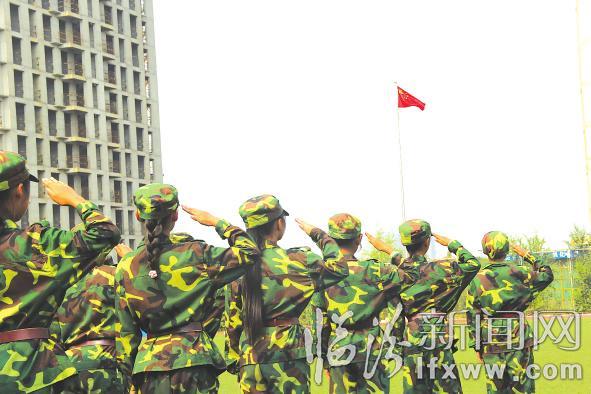 軍訓(xùn)讓我們成長