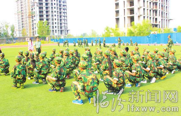 軍訓(xùn)讓我們成長