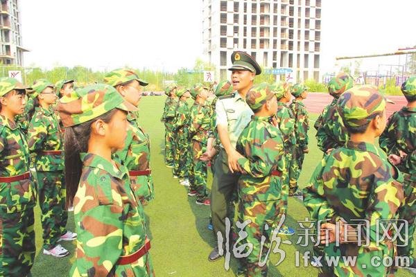 軍訓(xùn)讓我們成長