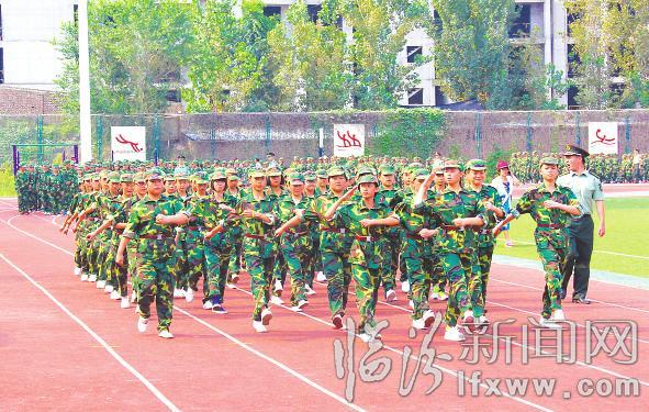 軍訓(xùn)讓我們成長