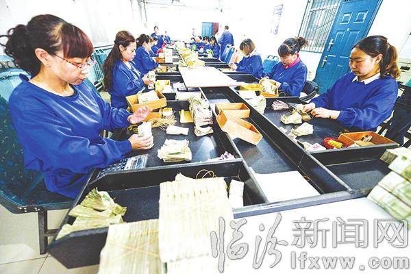 臨汾公交公司:小小零鈔 數(shù)錢數(shù)到手抽筋