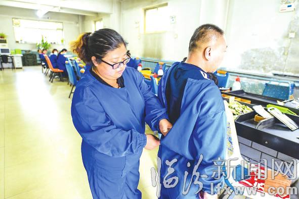 臨汾公交公司:小小零鈔 數(shù)錢數(shù)到手抽筋