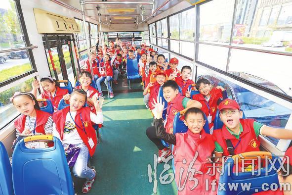 坐著公交“訪”機(jī)場 感受臨汾新變化