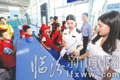 坐著公交“訪”機(jī)場 感受臨汾新變化