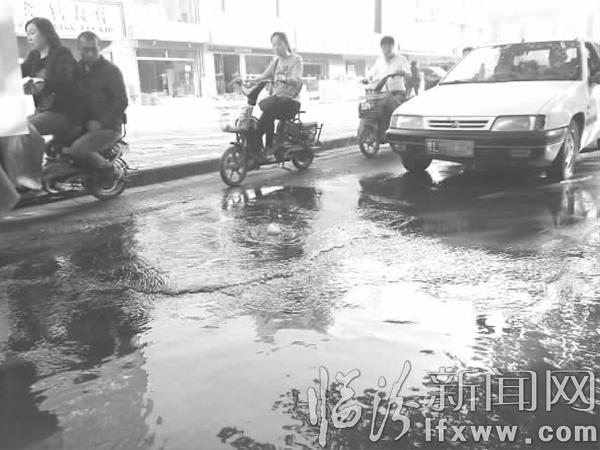 臨汾平陽南街:窨井涌污水 昨日已修復