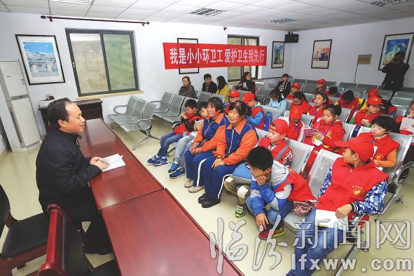 晚報小記者走近環(huán)衛(wèi)工