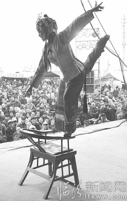 洪洞“拆樓”引起四鄉八鄰圍觀“參戰”