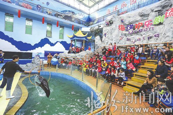 臨汾晚報:小記者開啟奇妙之旅 探秘海底世界