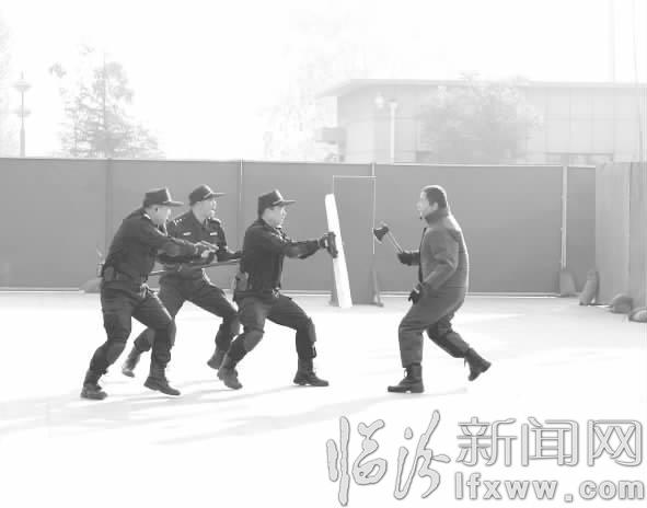 臨汾公安:實(shí)戰(zhàn)演練 推進(jìn)警務(wù)建設(shè)