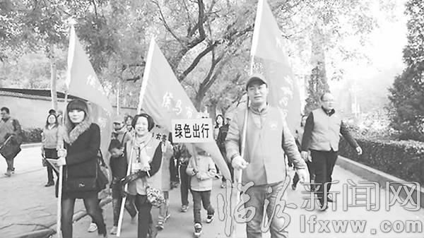 侯馬:“環保達人”街頭講環保