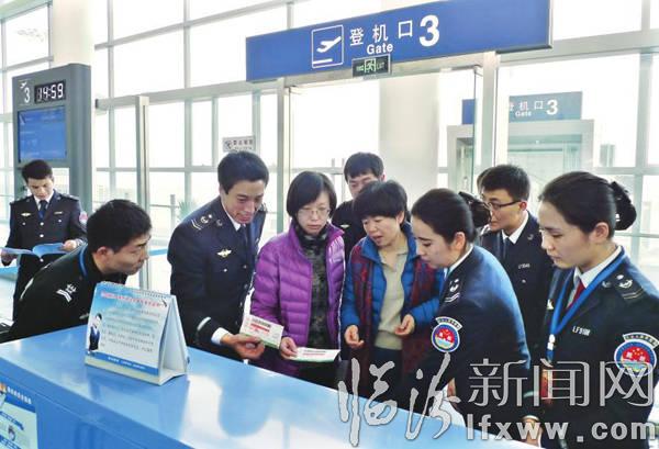 技術(shù)人員對(duì)臨汾民航機(jī)場(chǎng)安檢設(shè)備進(jìn)行驗(yàn)收考核