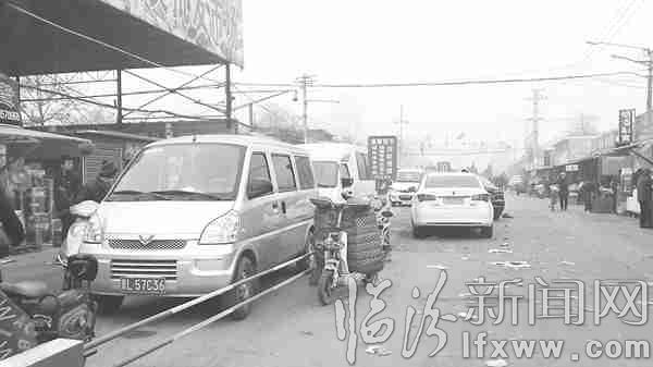 臨汾堯豐市場:溫馨提示牌成擺設 消防道路不通暢