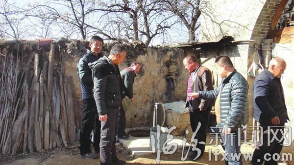 大寧“第一書記”積極與相關(guān)部門協(xié)調(diào)解決杜村村委范頭村人畜吃水難題