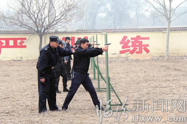 臨汾公安局8名教官為侯馬公安局200余名骨干民警進行一體化培訓