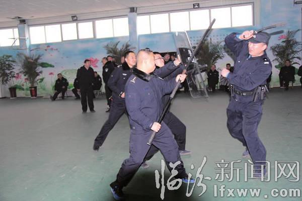 臨汾公安局8名教官為侯馬公安局200余名骨干民警進行一體化培訓