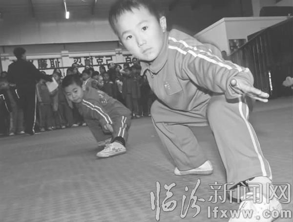 臨汾80余名小武術(shù)家參加晉級考試