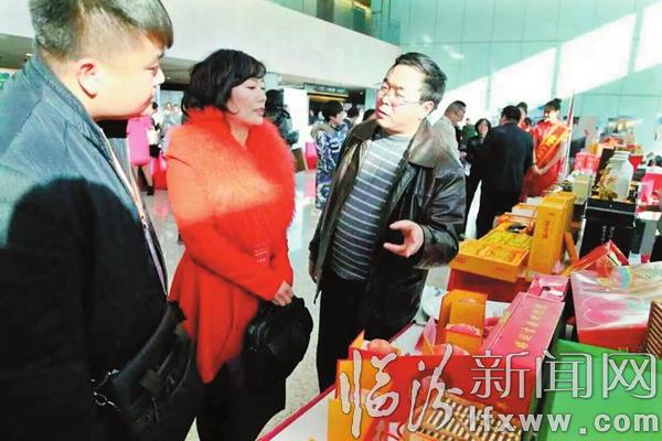 全球美女會(huì)北京召開(kāi) 吉縣壺口蘋(píng)果成亮點(diǎn)