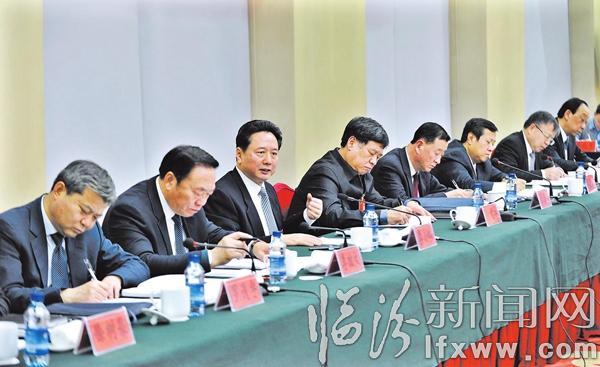 臨汾代表團繼續審議《政府工作報告》