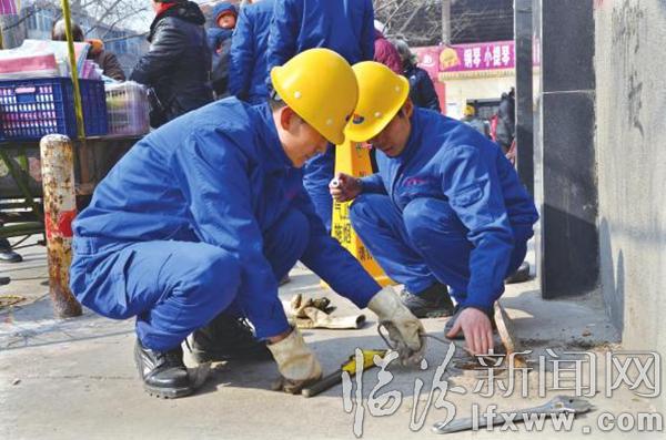 凝水缸前檢測作業。