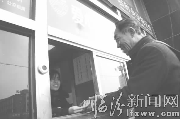臨汾火車站:一卡通“心” 溫暖服務