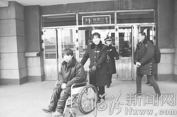 臨汾火車站:一卡通“心” 溫暖服務