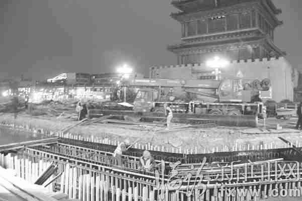 晝夜施工 鼓樓南北街道路改造戰(zhàn)猶酣