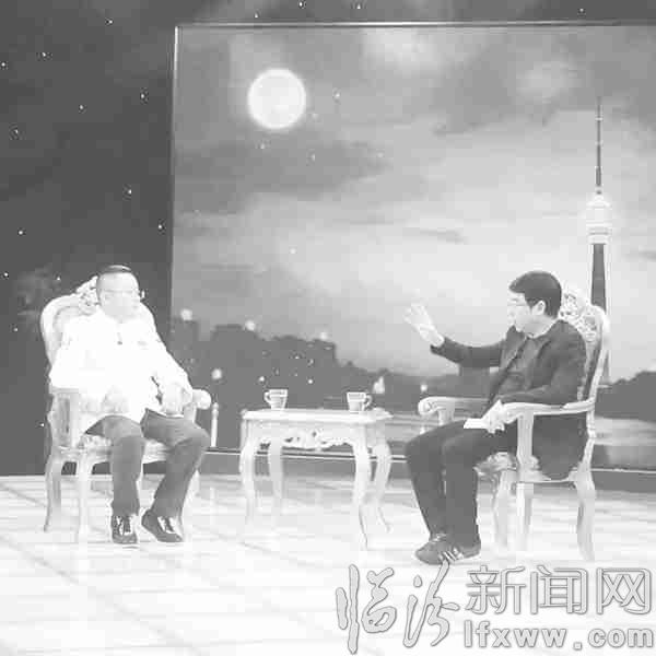 岳更生與主持人阿丘暢談