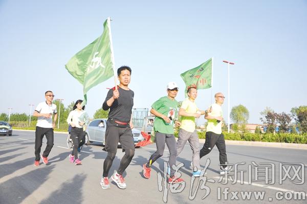 長跑愛好者助跑“天津老唐”跑西藏