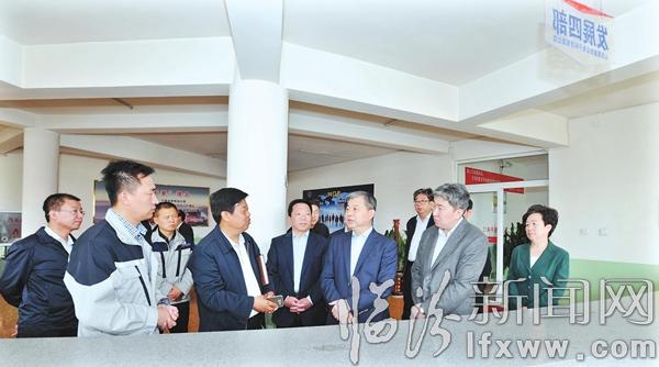 羅清宇:堅持“兩手抓 兩不誤 兩促進”