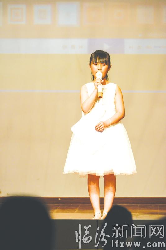 主持人閃亮登場(chǎng)