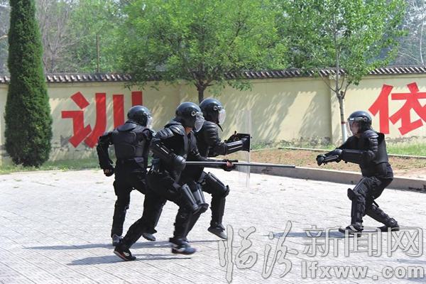 侯馬開展警務實戰技能大比武