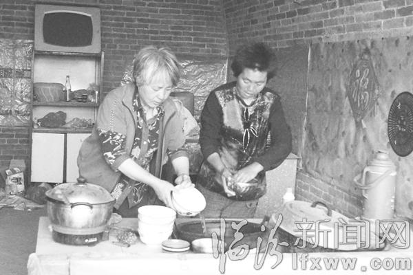 劉建華在智障人許某某家幫忙