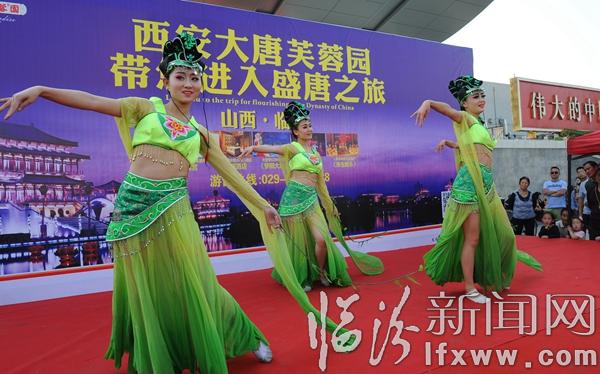 唐韻歌舞引游人