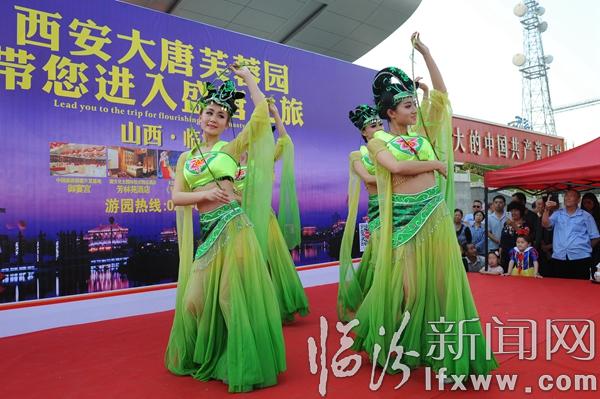 唐韻歌舞引游人