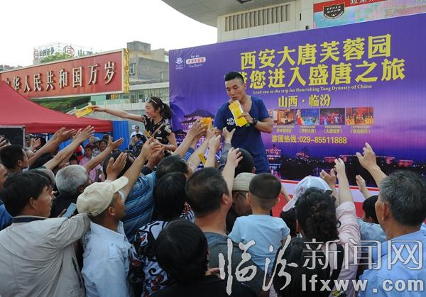 唐韻歌舞引游人