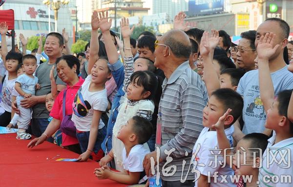 唐韻歌舞引游人